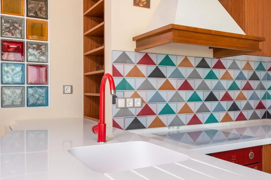 Crédence de cuisine en carreaux décoratifs colorés